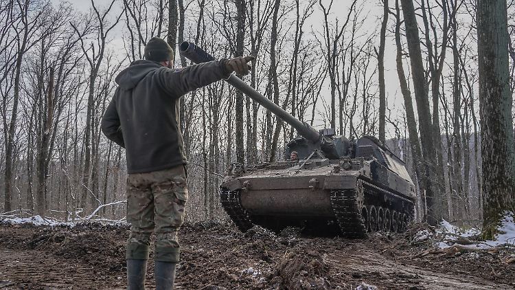 Sollten sich die Sondierer von Union und SPD einigen, dann fahren bald weitere Modelle der Panzerhaubitze 2000 in der Ukraine.