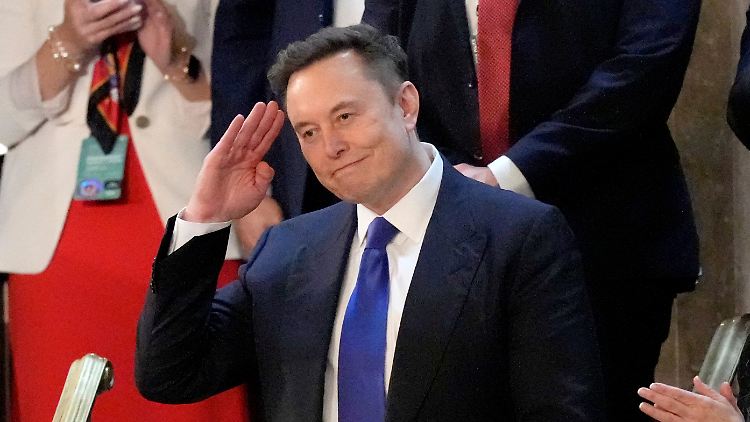 Sinkt Elon Musks Stern im Weißen Haus? Trump zählt seinen Berater für brachiale Massenentlassungen an, die er zuvor selbst angeordnet hat.