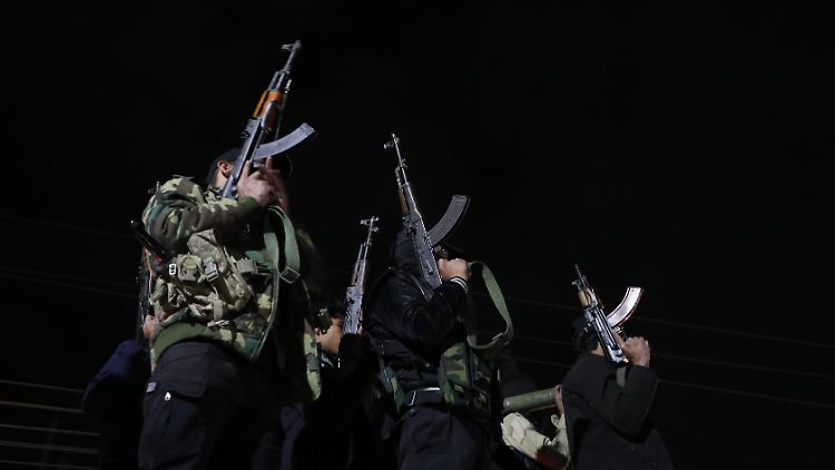 Die Übergangsregierung verlegte Truppen in die Region Latakia.
