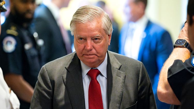 Lindsey Graham fordert Wirtschaftssanktionen, sollte Russland nicht verhandeln wollen.