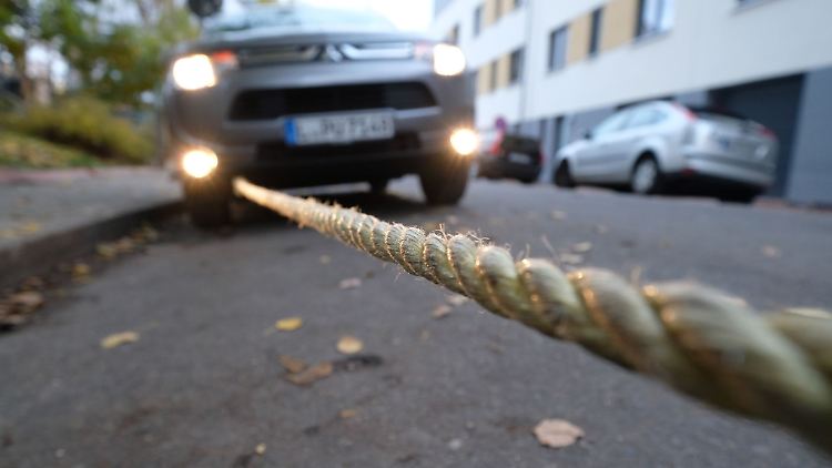 Ob und wie sich das eigene Auto von anderen im Schlepptau ziehen lassen kann, sollte man genau im Bordbuch nachschauen.