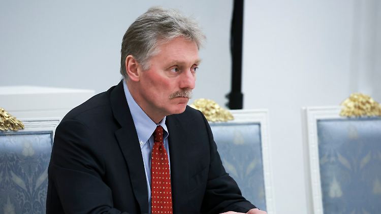 Nach drei Jahren Angriffskrieg gegen die Ukraine wundert sich Kreml-Sprecher Dmitri Peskow anscheinend immer noch, warum Europa Russland gegenüber nicht wohlgesonnen ist.