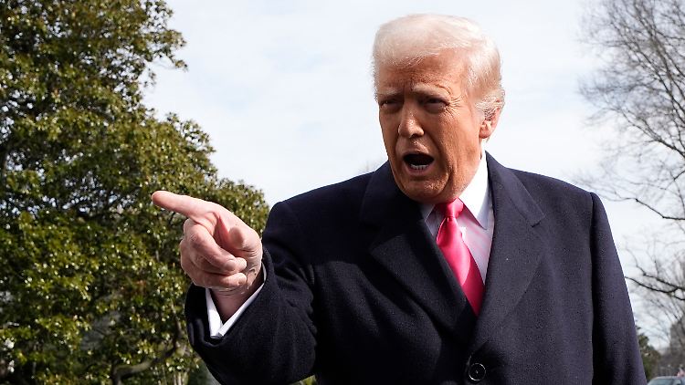 Zuletzt fiel Trump mit einseitigen Schuldzuweisungen und Forderungen an die Ukraine auf. 