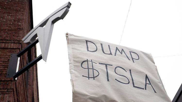 Unter anderem die Lehrergewerkschaft fordert von Managern der Pensionsfonds, ihre Investments in Tesla-Aktien zu überdenken. 
