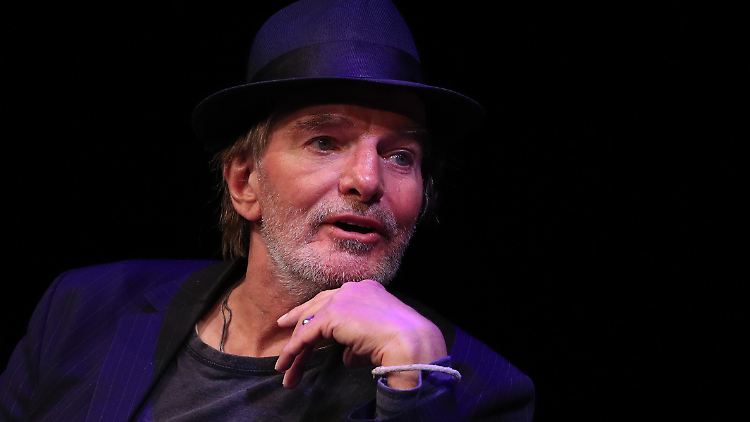 Brian James ist friedlich im Kreis seiner Familie eingeschlafen.