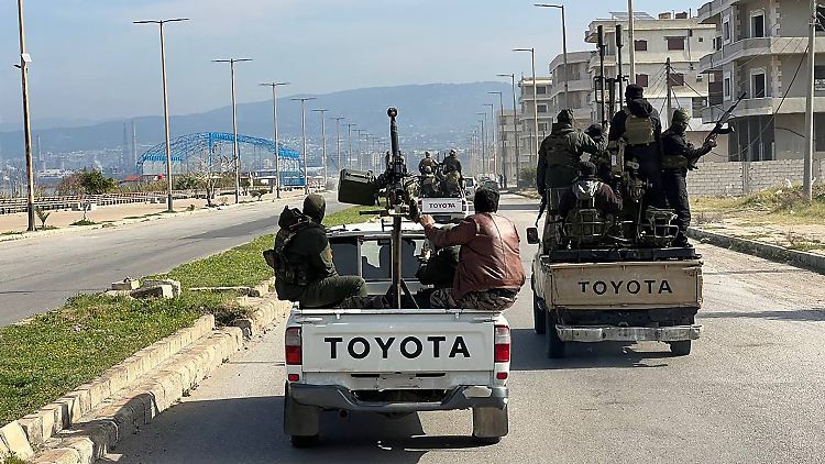 Die neuen Machthaber in Syrien haben weitere Kräfte in die Kampfregion verlegt.