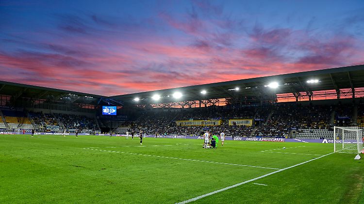 Ein preisgekröntes Stadion: die frisch gebaute Ad Hoc Arena im Ernst-Abbe-Sportfeld in Jena.