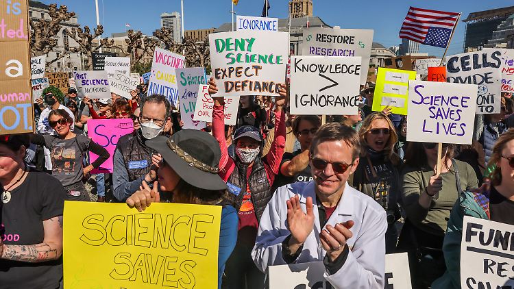 Auch in San Francisco protestierten Wissenschaftler und besorgte Bürger gegen die Maßnahmen der Trump-Regierung.
