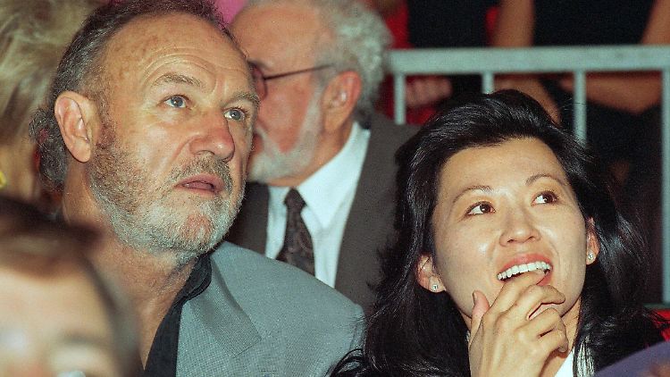Der Tod von Gene Hackman und seine Frau Betsy Arakawa gab der Polizei wegen des leblos im Badezimmer aufgefundenen Familienhundes zunächst Rätsel auf. 