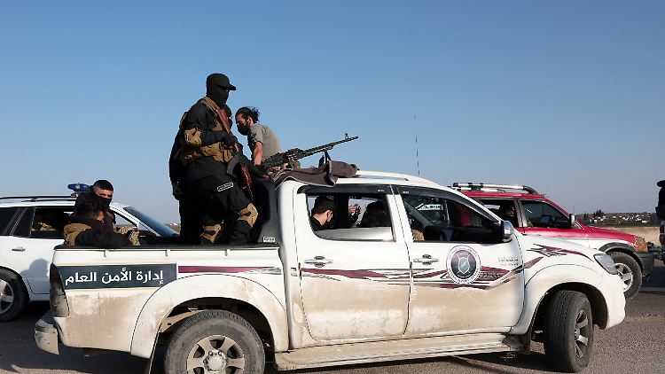 Sicherheitskräfte auf dem Weg nach Latakia.