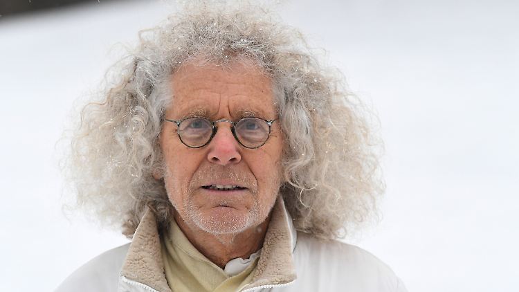 Rainer Langhans hat den Krebs angenommen. 