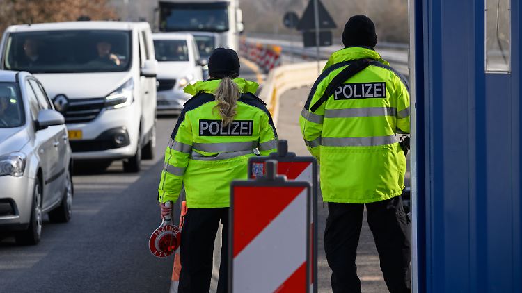 Aus der Sicht Österreichs dürfen Menschen, die einen Asylantrag stellen, nach geltendem EU-Recht nicht formlos an der Grenze abgewiesen werden. 