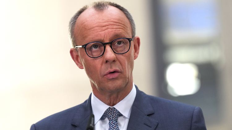Union und SPD hatten sich am vergangenen Dienstag auf eine Reform der Schuldenbremse und auf ein schuldenfinanziertes Sonderprogramm von 500 Milliarden Euro für Investitionen verständigt.