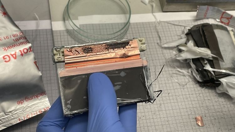 Eine Forschungsgruppe der RWTH Aachen hat die Batterien von Tesla und BYD verglichen, (im Bild Teil der BYD-Batterie).