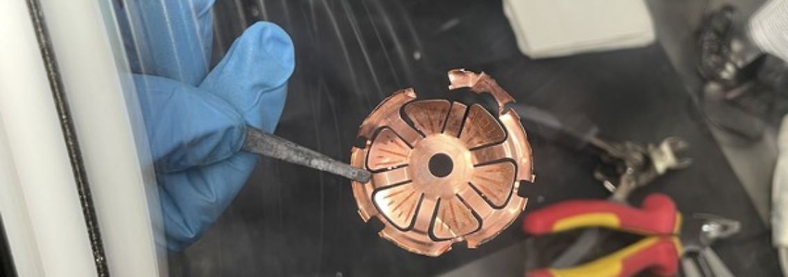 ACHTUNG: Frei nur zur redaktionellen Verwendung im Zusammenhang mit der Berichterstattung über die Studie «Contrasting a BYD Blade prismatic cell and Tesla 4680 cylindrical cell with a teardown analysis of design and performance» (DOI 10.1016/j.xcrp.2025.102453, Cell Reports Physical Science).jpg