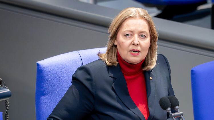 Bas muss nach dem Grundgesetz den Pflichten ihres Amts nachkommen.