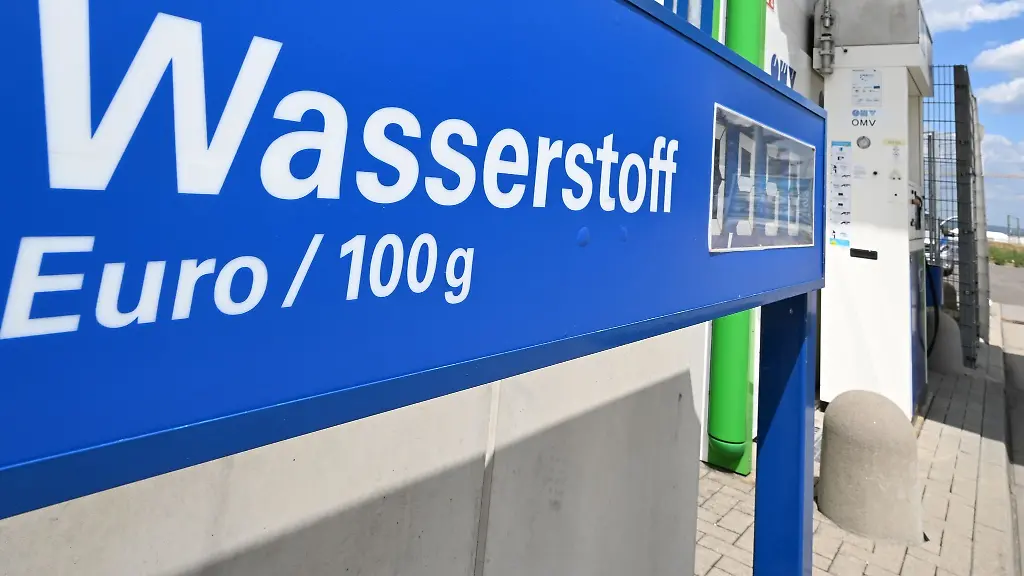 Eine-Tankstelle-fuer-Wasserstoff-Im-Landtag-wollen-die-Abgeordneten-ueber-die-Zukunfts-Energie-Wasserstoff-debattieren