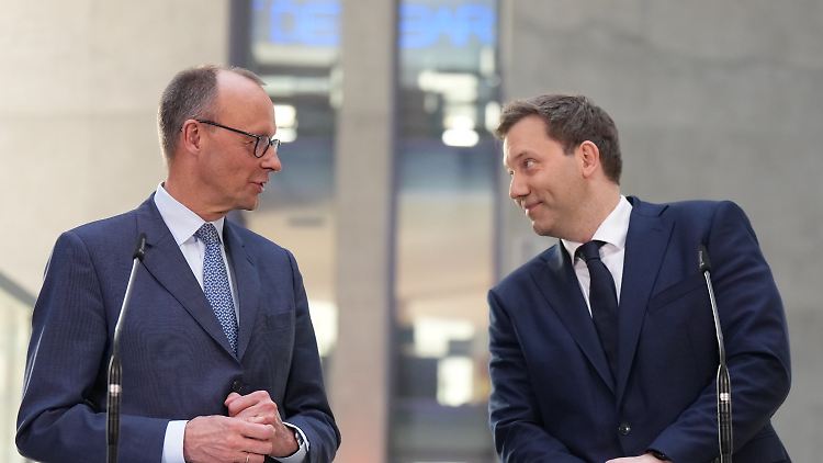 Da sind sie guter Dinge: Merz und Klingbeil am Samstag bei der Vorstellung ihrer Beschlüsse, die auf vielen Milliarden Euro aufgebaut sind.