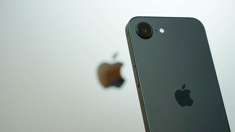 Apple verkauft das iPhone 16E in Schwarz oder Weiß.