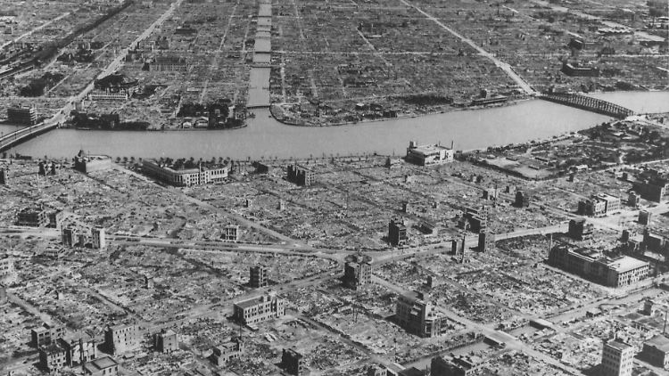 Zehntausende kamen bei dem Angriff im März 1945 ums Leben. Es war der verheerendste Angriff mit konventionellen Bomben.