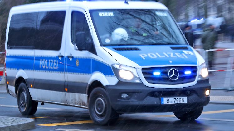 Ein echter Polizist konnte die Auseinandersetzung zwischen Betrügern und Urlaubern schließlich beenden.