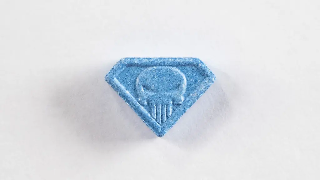 Eine-Ecstasy-Pille-Blue-Punisher-aufgenommen-waehrend-der-29-Street-Parade