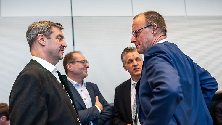 "Wir sind auf dem richtigen Weg": CDU-Chef Merz (r) mit CSU-Chef Söder (l), im Hintergrund Thorsten Frei und Alexander Dobrindt. 
