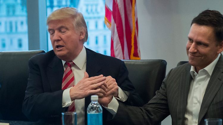 Donald Trump und Peter Thiel 2016 bei einem Treffen im Trump Tower in New York.
