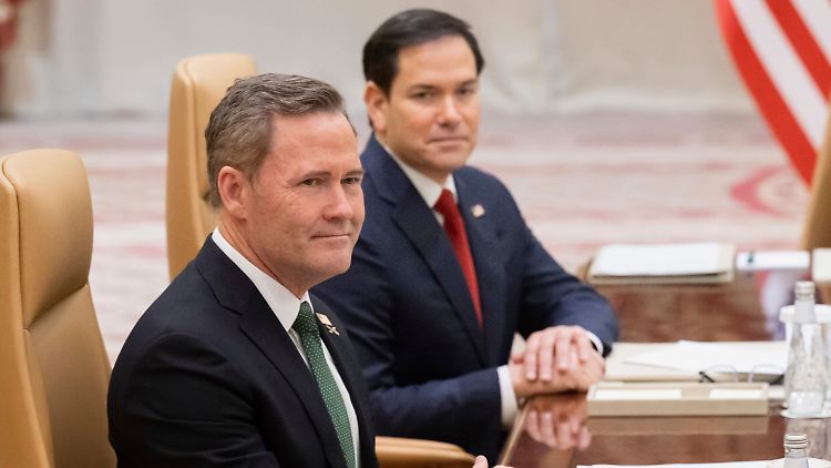 Der nationale Sicherheitsberater der USA, Mike Waltz, und US-Außenminister Marco Rubio (r.) treffen sich in Dschidda mit ukrainischen Beamten.