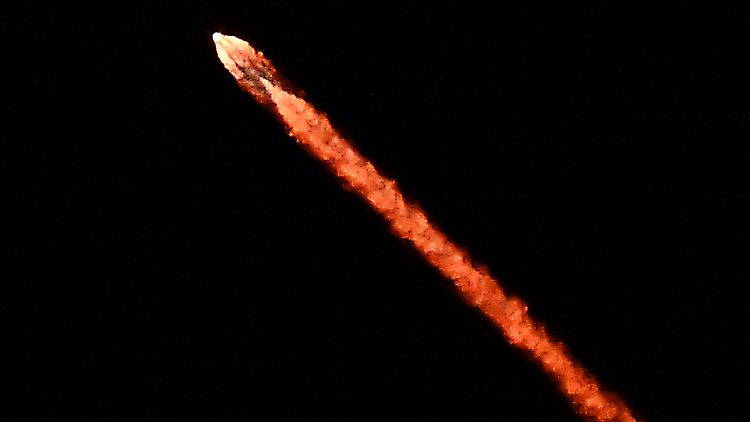 Das Teleskop "SphereX" startet mit Hilfe einer "Falcon 9"-Rakete vom Weltraumbahnhof Vandenberg Space Force Base in Kalifornien.