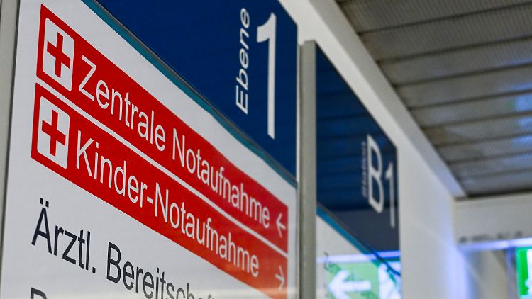 In der Notaufnahme eines Krankenhauses brauchen Patienten Geduld, vor allem an Silvester. 