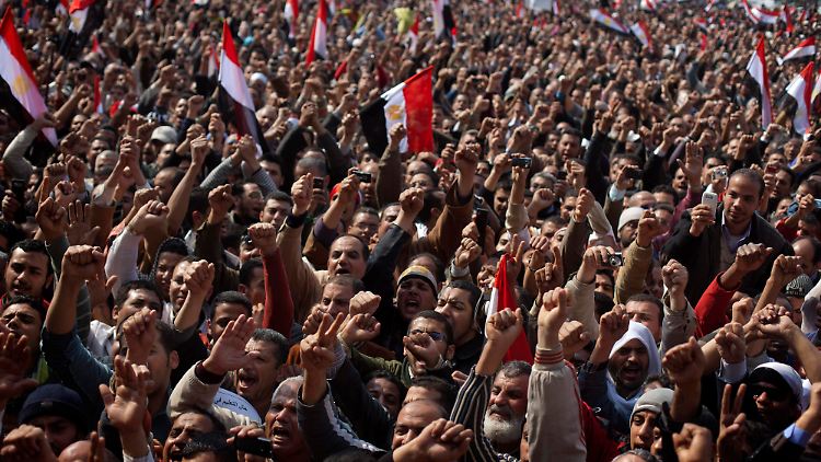 Der Tahriri-Platz in Kairo ist wieder voll von Regierungsgegnern.