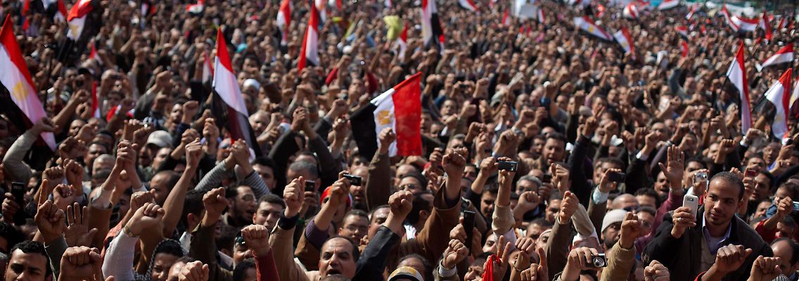 Der Tahriri-Platz in Kairo ist wieder voll von Regierungsgegnern.