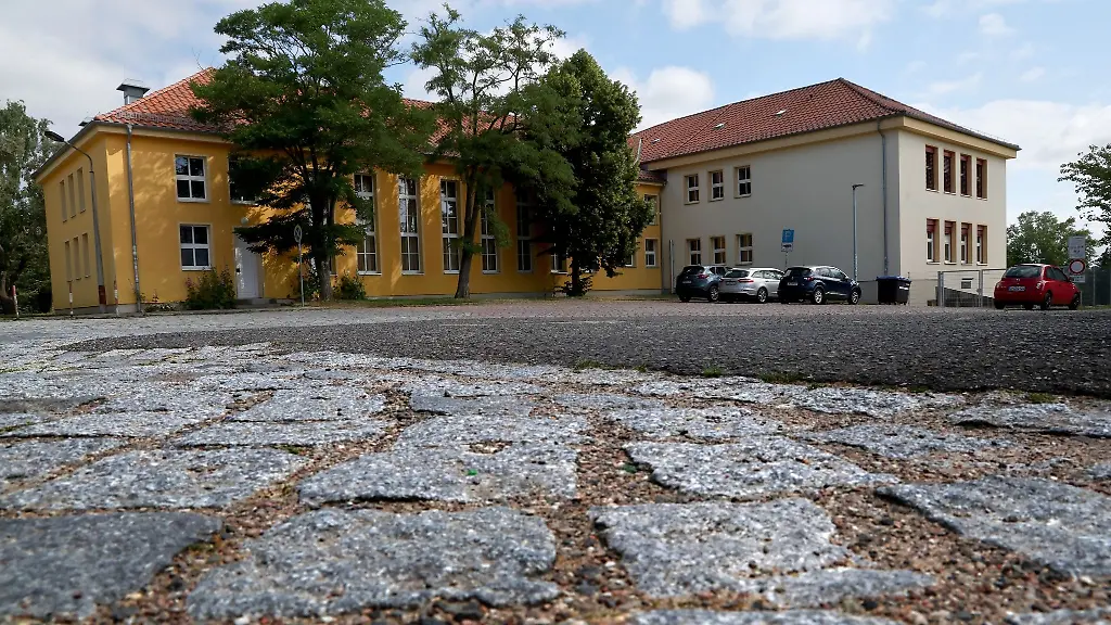 Die-Schule-der-13-jaehrigen-die-mutmasslich-an-Drogen-gestorben-ist