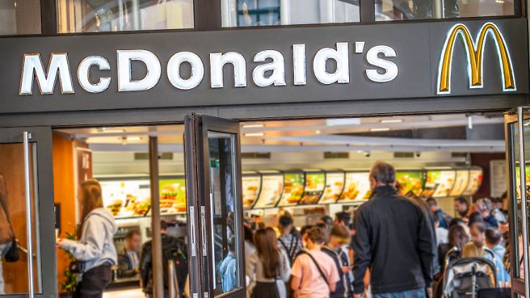Unter anderem die McDonald's-Angestellten profitieren von der möglichen Einigung.