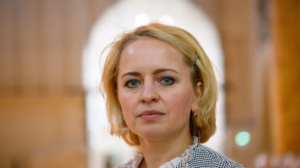 Anna-Skryleva-Generalmusikdirektorin-am-Theater-Magdeburg