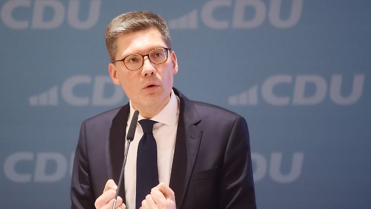 CDU-Politiker Hirte hatte eine deutsche Sicherheitsbehörde  2023 gebeten, die Unterlagen des Mitarbeiters zu prüfen. Der entscheidende Hinweis kam erst nach einem Jahr. 