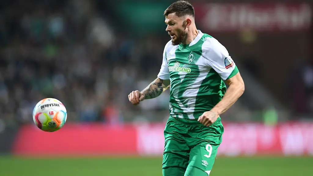 Werders-Oliver-Burke-am-Ball