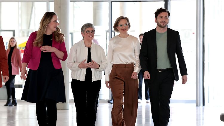 Kein Stimmvieh: Grünen-Parteispitze (Banaszak und Brantner) sowie die Fraktionschefinnen  (Haßelmann und Dröge). (v.r.)