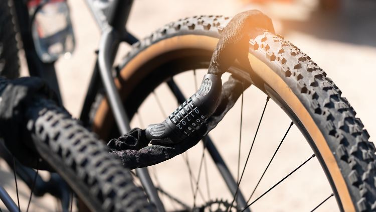 Ein Fahrradschloss sollte laut ADFC drei Minuten lang Angriffe überstehen.
