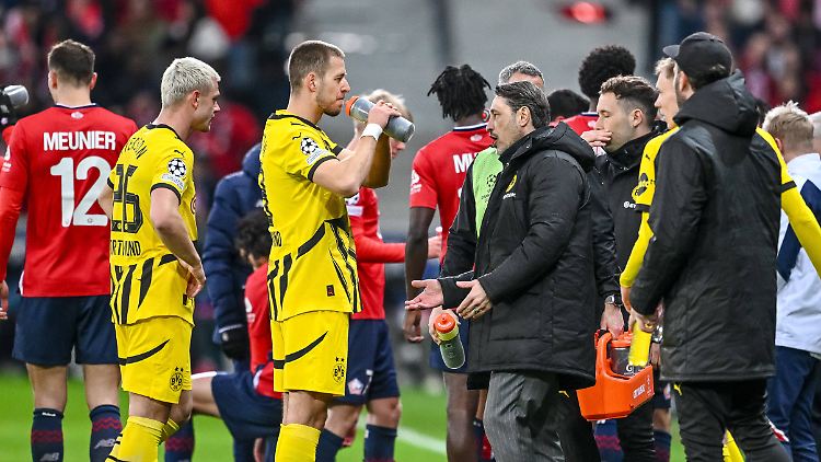 BVB-Trainer Kovac nutzte die Pause auch für eine Ansprache.