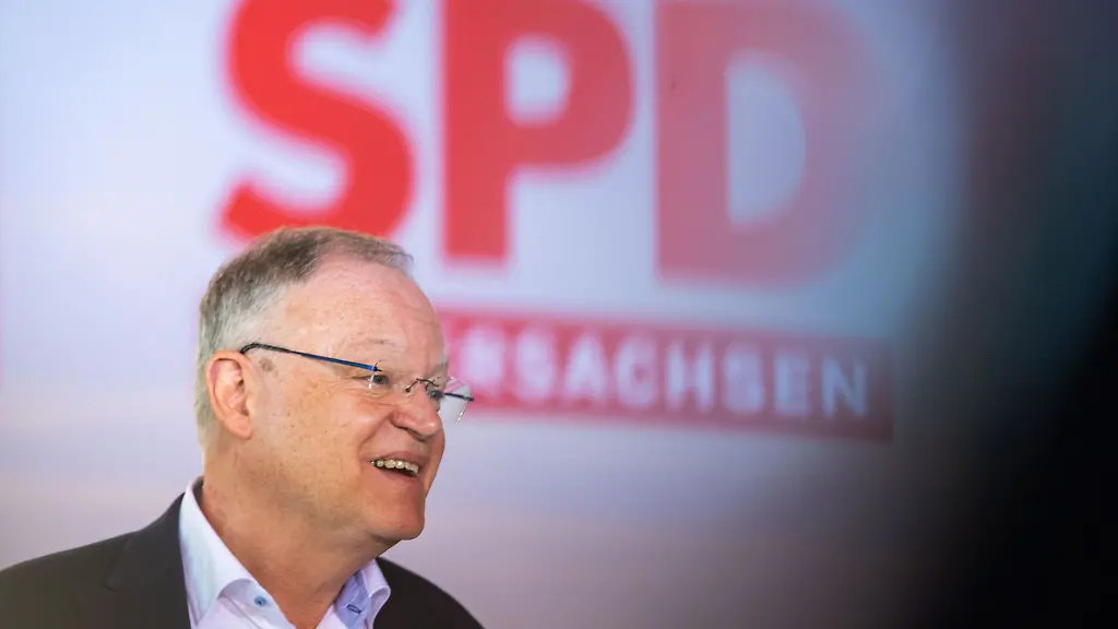 Stephan-Weil-SPD-Ministerpraesident-von-Niedersachsen-nimmt-am-Landesparteitag-der-SPD-teil