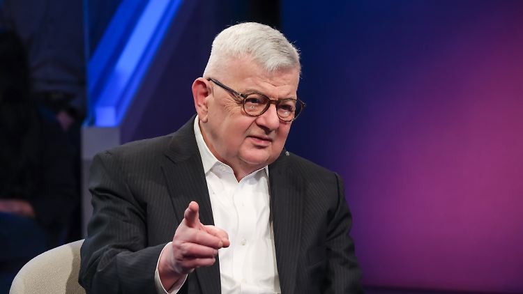 "Es geht um Deutschland, und es geht um Europa", stellt Joschka Fischer fest. 