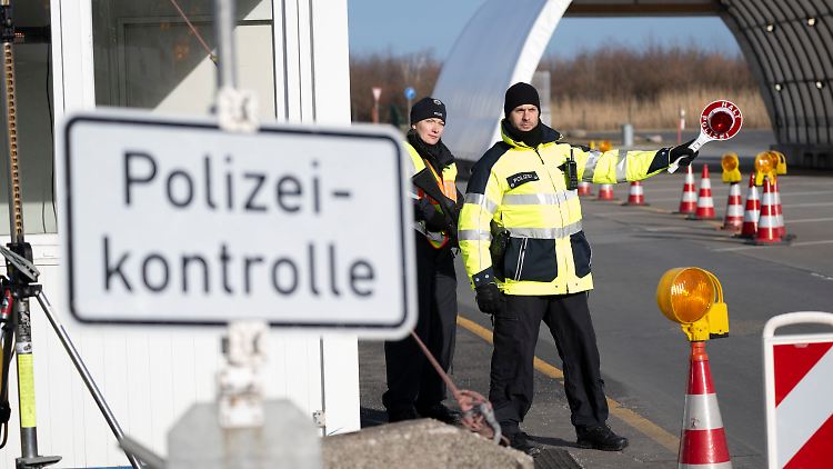 An den deutschen Grenzen kann jeder Reisende überprüft werden. 