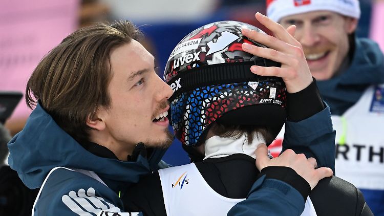 Bestreiten ihr Mitwissen: Johann André Forfang und Marius Lindvik (r).