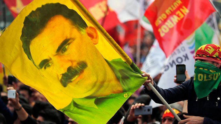 Anführer Abdullah Öcalan hatte zur Auflösung der PKK aufgerufen. Die Bedingungen der Organisation für diesen Schritt wurden allerdings bislang nicht erfüllt.