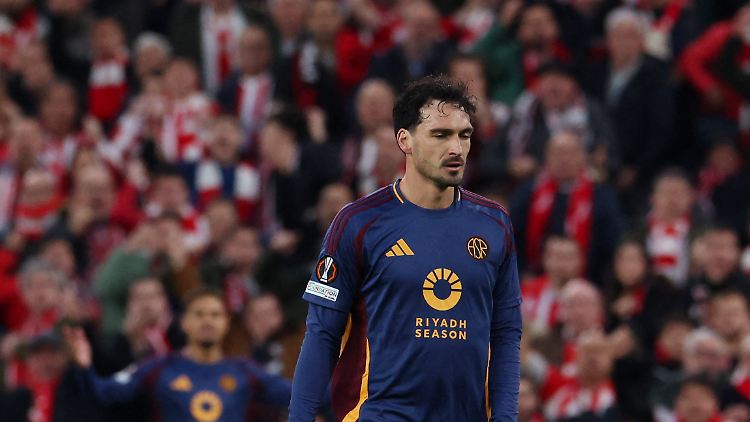 Stinksauer nach der Roten Karte: Mats Hummels.