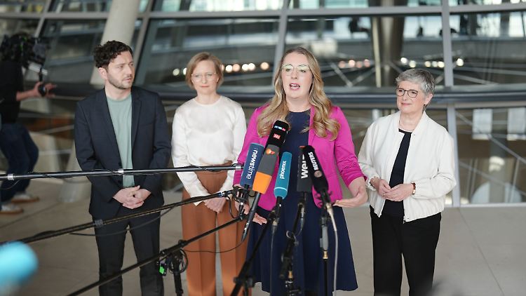 Die Partei- und Fraktionsspitzen der Grünen: mit Franziska Brantner und Katharina Dröge in der Mitte.