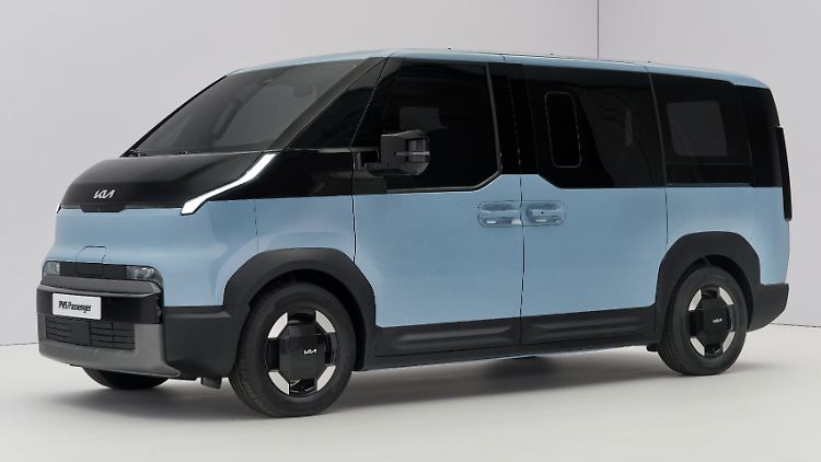 Vor allem die Front des Kia PV5 wirkt futuristisch. Praktisch ist der Ladeport mittig vorn.