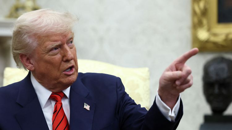Was Sheriff Trump nicht mag, ist, wenn man ihn mit seinen eigenen Waffen be-blitz-kriegt.